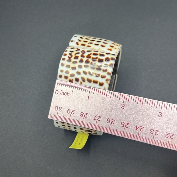 Leopard Shell Stretchable Bracelet NWT ๐ ๐ - Picture 6 of 6